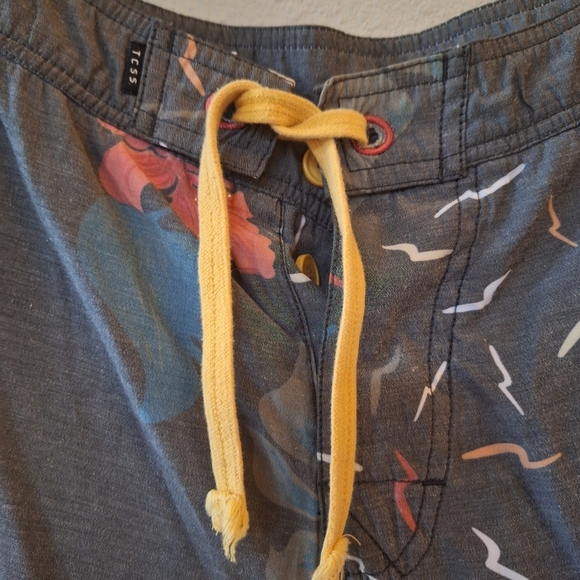 TCSS The Critical Slide Society Mens Gray Floral Swim Trunks Size 29 - Picture 3 of 6